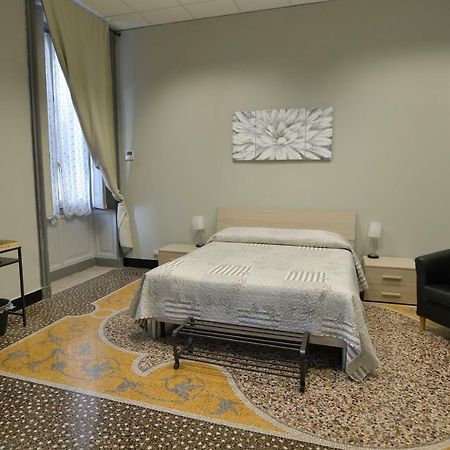 Check-Inn Rooms Genova Centro Exteriör bild
